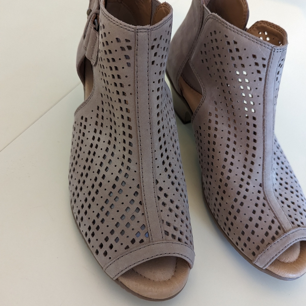 Earth Keri Booties 7.5W NEW